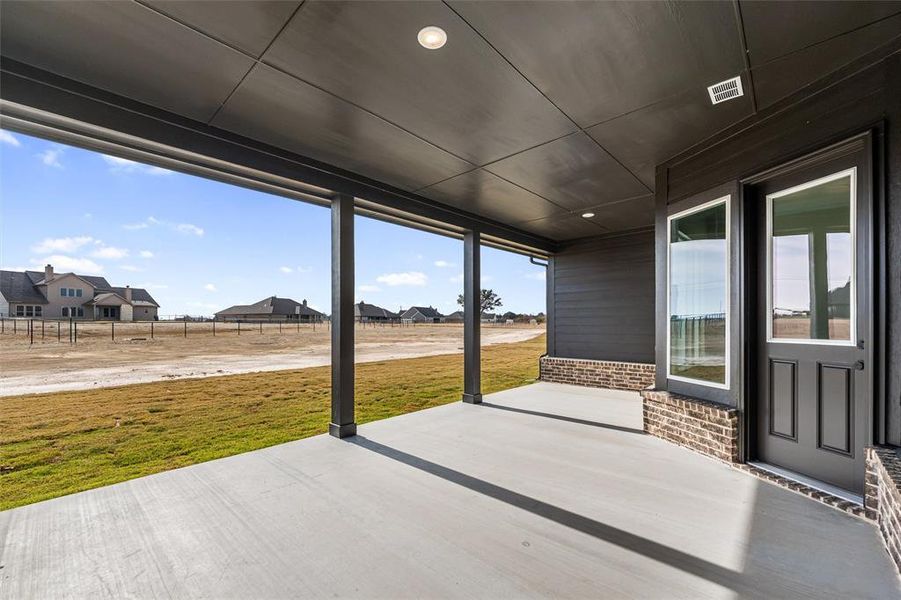 Exterior details and patio area of a home in Eagle Ridge Estates, Weatherford (Image 3).