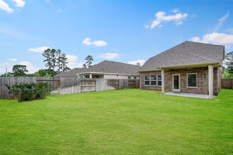 Exterior details and patio area of a home in Sorella, Tomball (Image 23).