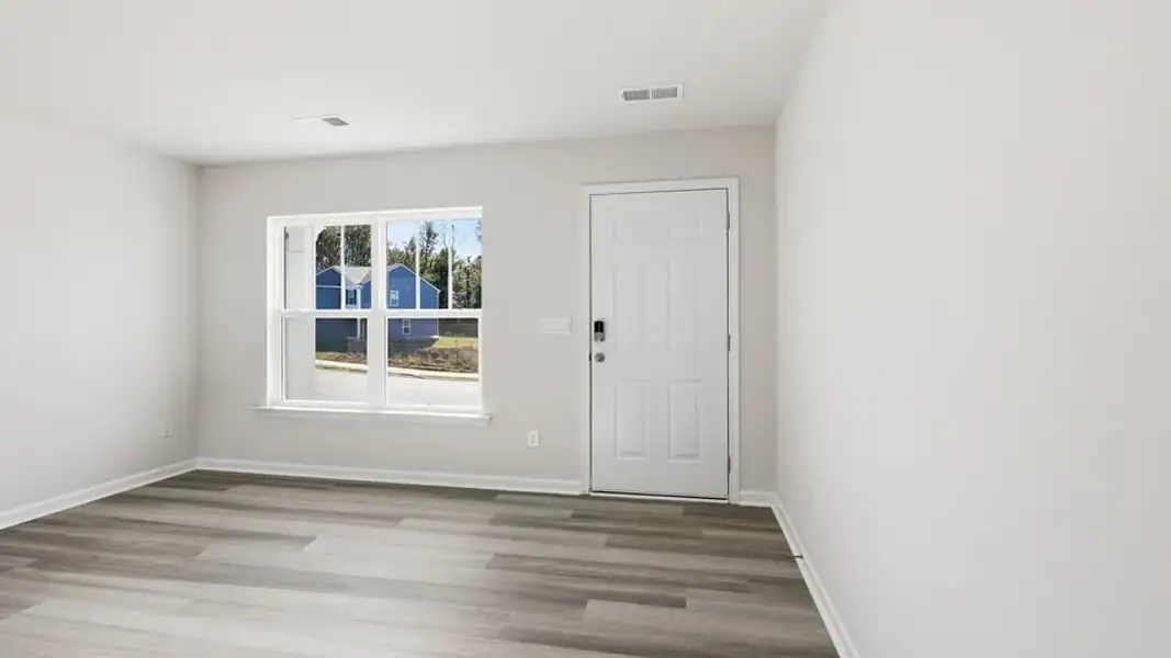 Spacious, unfurnished interior of a new home in Cedar Gap, Fountain Inn (Image 13).