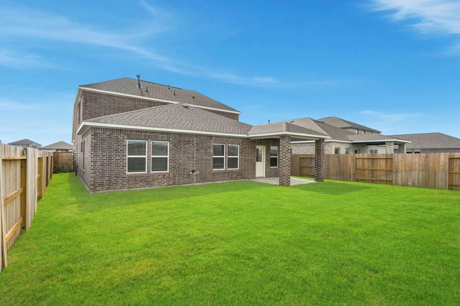Exterior details and patio area of a home in Sunterra Lakes, Brookshire (Image 3).