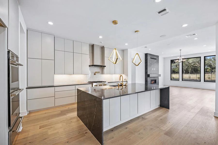 Lynmar IV F kitchen Lynmar IV F kitchen