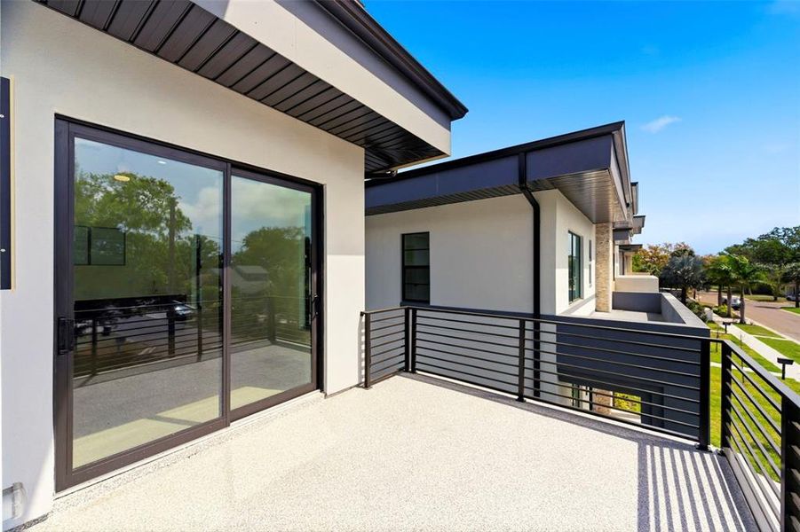 Exterior details and patio area of a home in , St. Petersburg (Image 24).