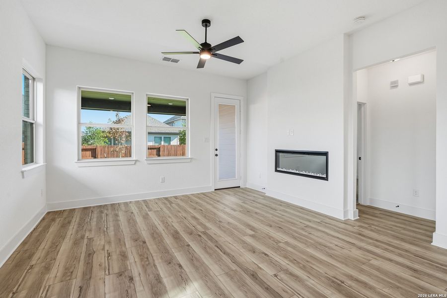 Spacious, unfurnished interior of a new home in Stillwater Ranch, San Antonio (Image 11). Spacious, unfurnished interior of a new home in Stillwater Ranch, San Antonio (Image 11).