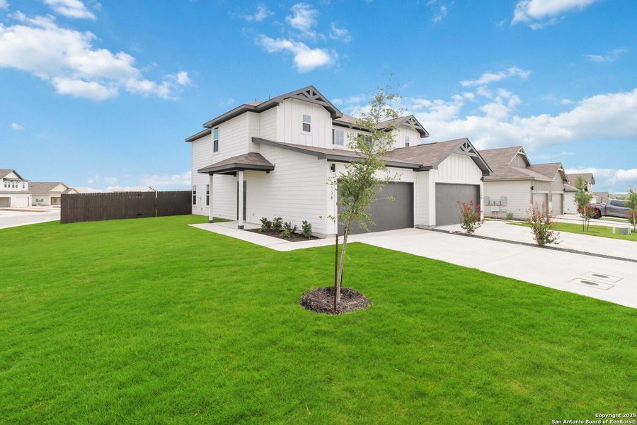 Exterior details and patio area of a home in , Converse (Image 21).