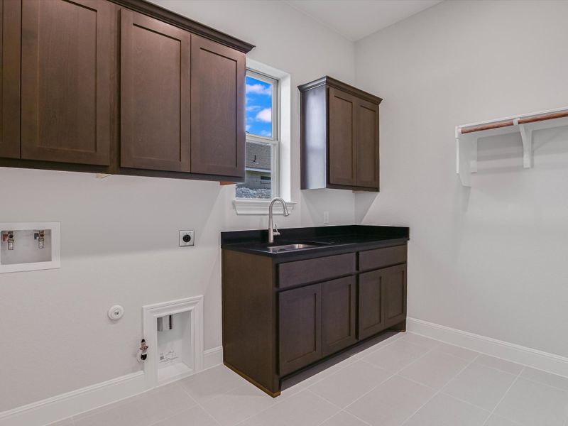 Representative furnished interior of a home built from the Topaz II by Giddens Homes in Riverstone, Georgetown (Image 68).