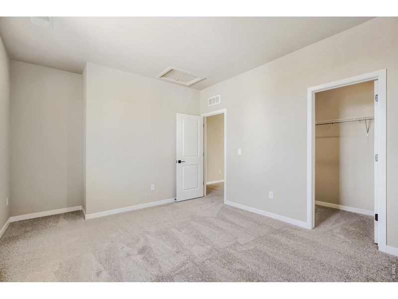 Spacious, unfurnished interior of a new home in Farmstead, Berthoud (Image 29).