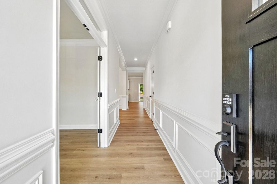 Spacious, unfurnished interior of a new home in Sylvan Creek, Denver (Image 30).