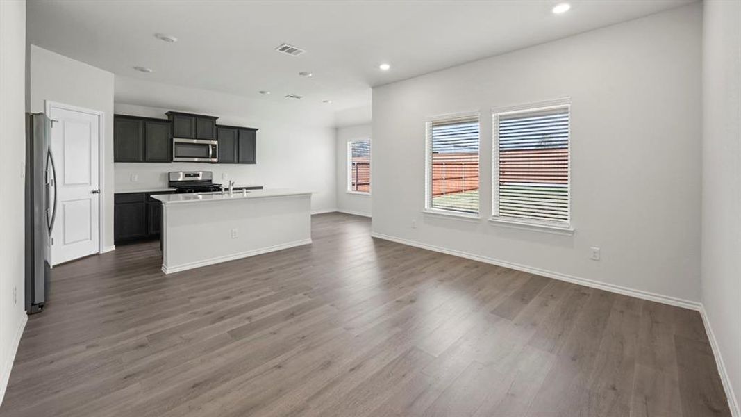 Spacious, unfurnished interior of a new home in Frontier Pointe, Princeton (Image 22).