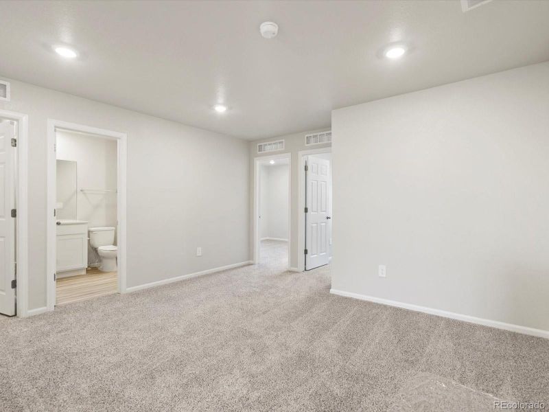 Spacious, unfurnished interior of a new home in Horizon Uptown: The Meadow Collection, Aurora (Image 21). Spacious, unfurnished interior of a new home in Horizon Uptown: The Meadow Collection, Aurora (Image 21).