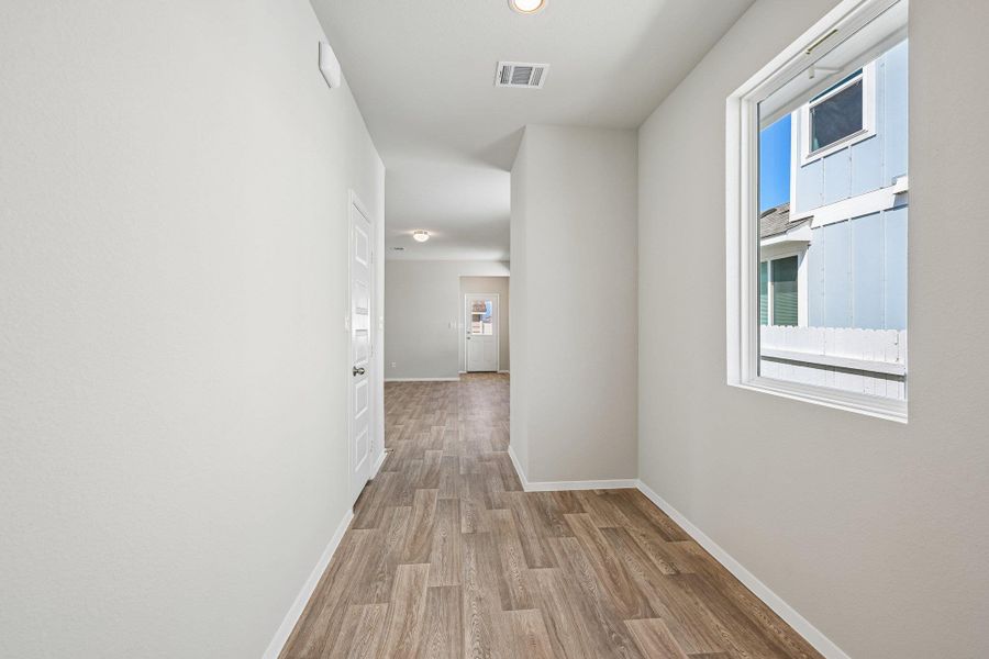 Spacious, unfurnished interior of a new home in Harvest Ridge, Elgin (Image 12).