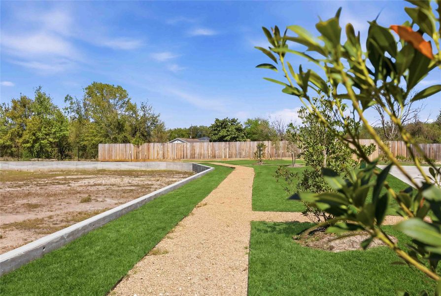 Natural landscape and outdoor views near Alaia Crossing in Houston (Image 41).