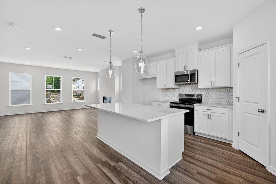 Furnished interior view inside a new home in Rosewood Farm, Lawrenceville (Image 12).