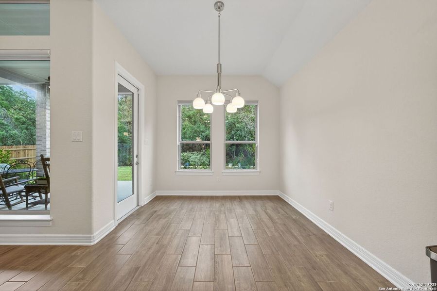 Spacious, unfurnished interior of a new home in Cibolo Crossing, Universal City (Image 31).