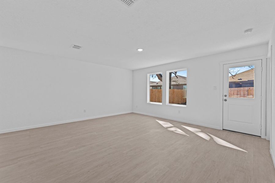 Spacious, unfurnished interior of a new home in Friendship Oaks, Fredericksburg (Image 24).