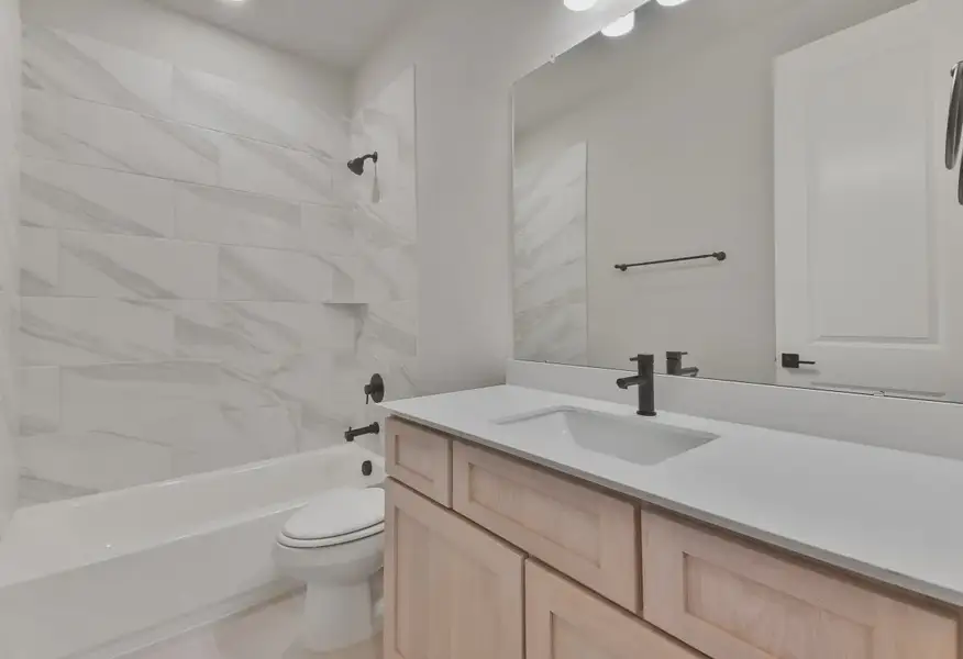 Plan 4046 bath 2 - 14 of 18