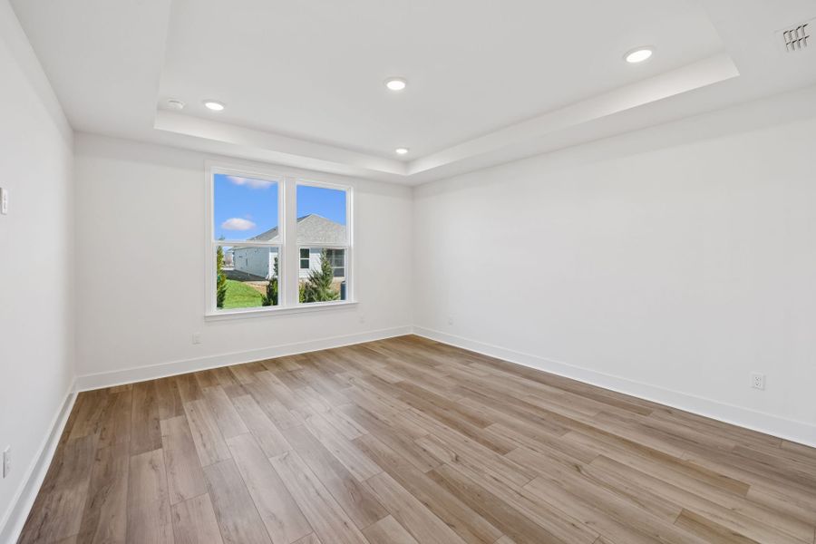 Spacious, unfurnished interior of a new home in Del Webb Barton Village, Lebanon (Image 16).