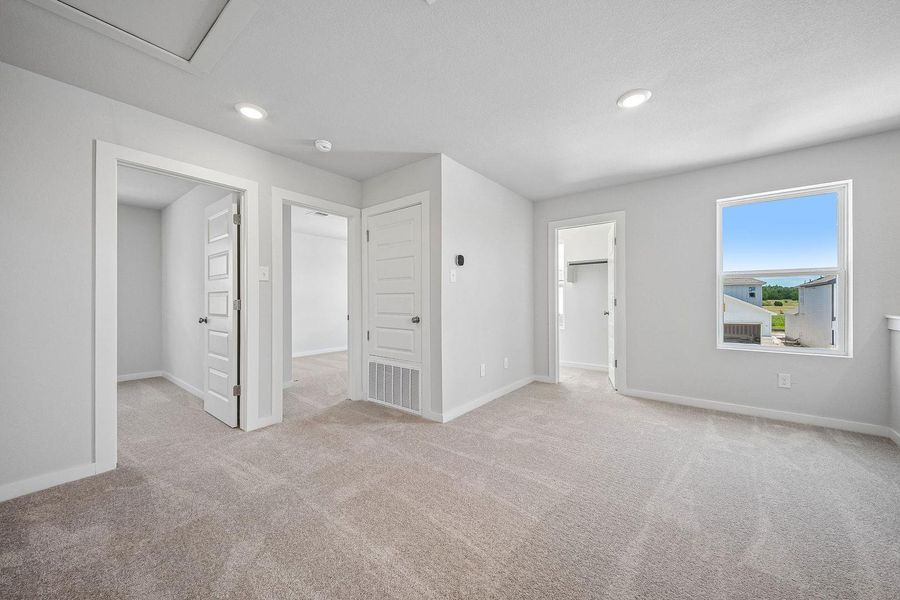 Spacious, unfurnished interior of a new home in Eastwood at Sonterra, Jarrell (Image 29).