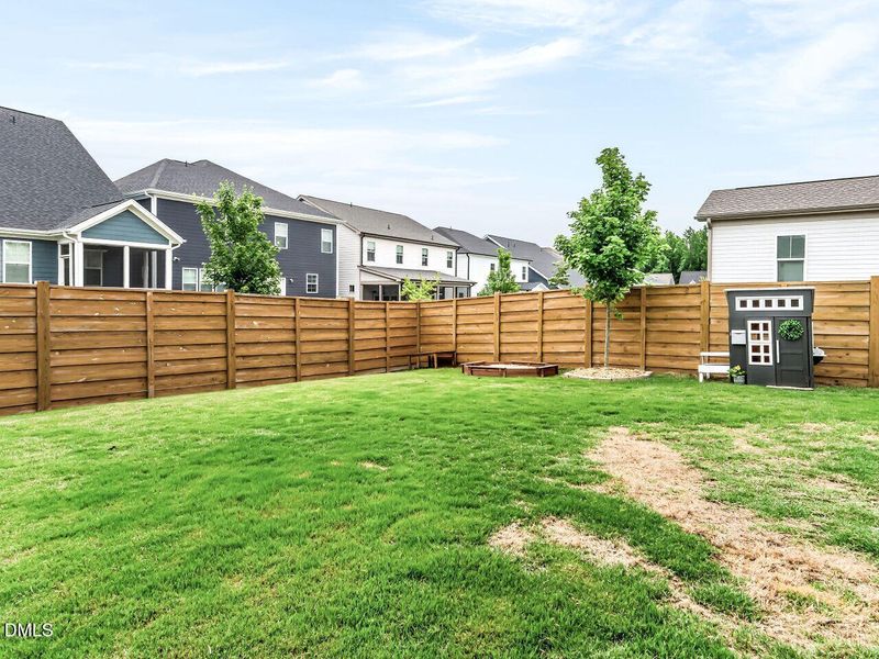 041-1280x960-back-yard 041-1280x960-back-yard