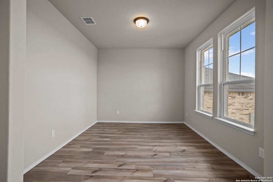 Spacious, unfurnished interior of a new home in Comanche Ridge, San Antonio (Image 18).