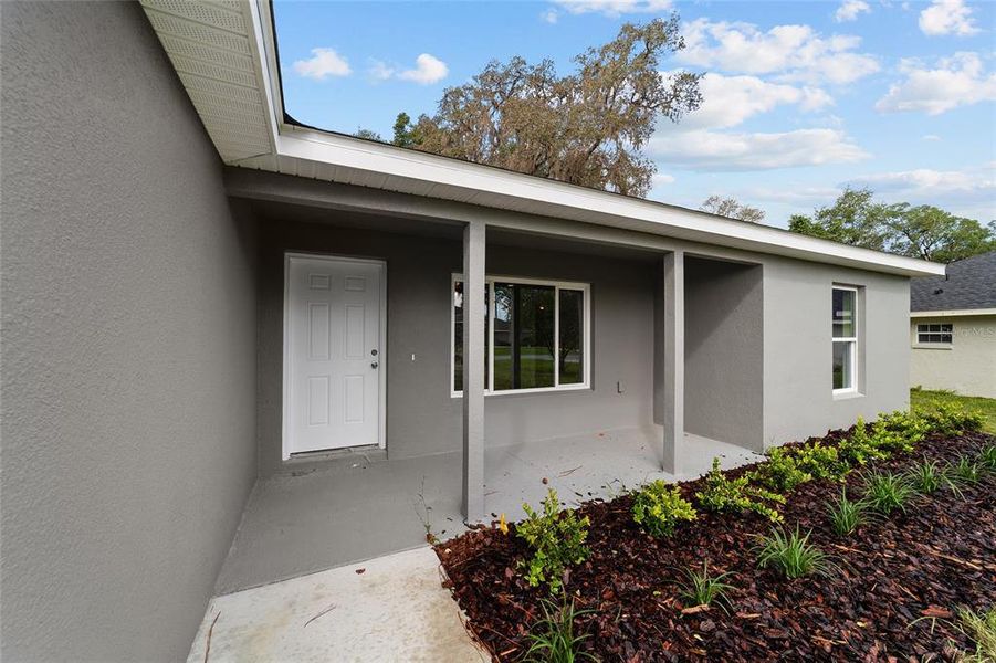 Exterior details and patio area of a home in , Dunnellon (Image 4). Exterior details and patio area of a home in , Dunnellon (Image 4).