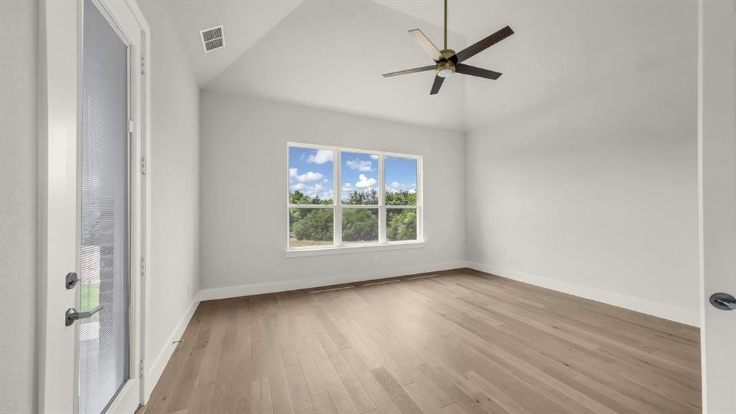 Spacious, unfurnished interior of a new home in Woodland Lakes Estates, Weatherford (Image 30).