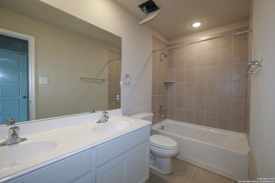 Furnished interior view inside a new home in Park Place, New Braunfels (Image 13).