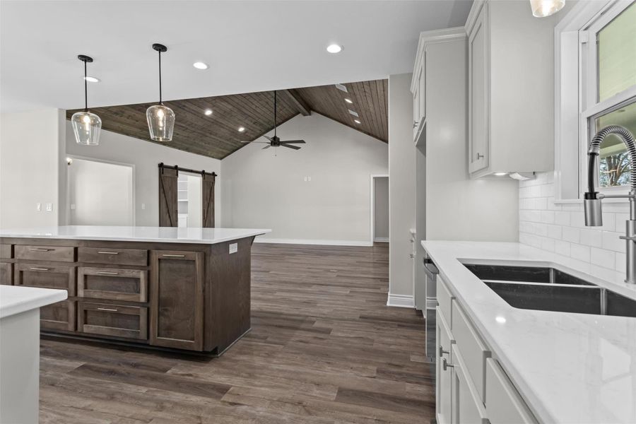 Furnished interior view inside a new home in , Grapeland (Image 9).