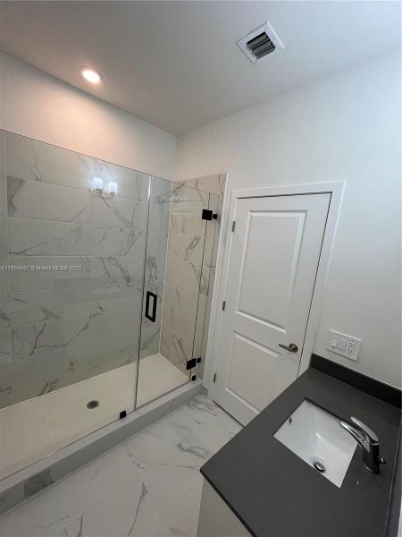 Image 21 of a home in .