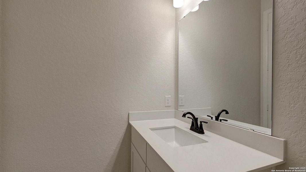 Close-up of interior finishes inside a home in Ladera 50', San Antonio (Image 18).