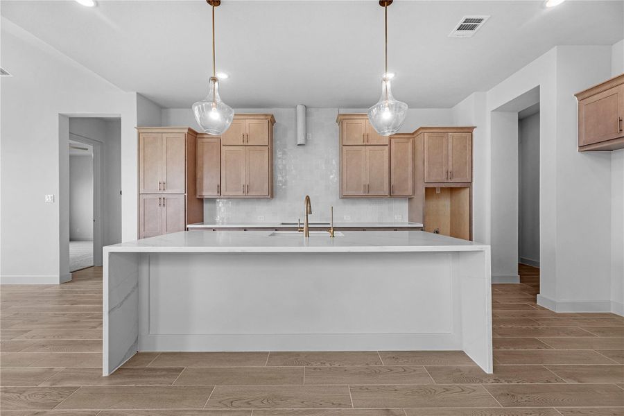 Representative image. Features, selections and colors may vary. Representative image. Features, selections and colors may vary.