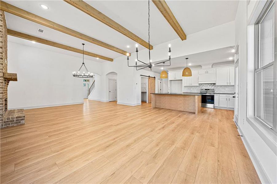 Spacious, unfurnished interior of a new home in , Jefferson (Image 17).