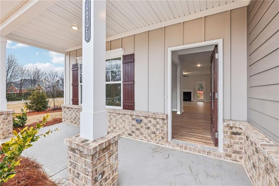 Exterior details and patio area of a home in Stephen's Landing, Loganville (Image 3).