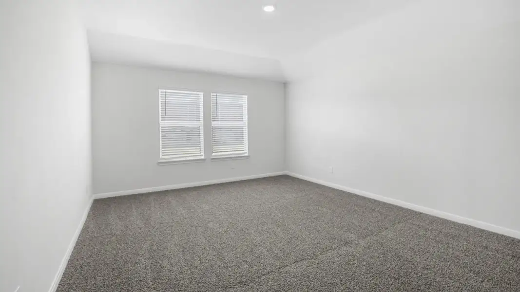 Spacious, unfurnished interior of a new home in Saddlebrook, Waxahachie (Image 25).