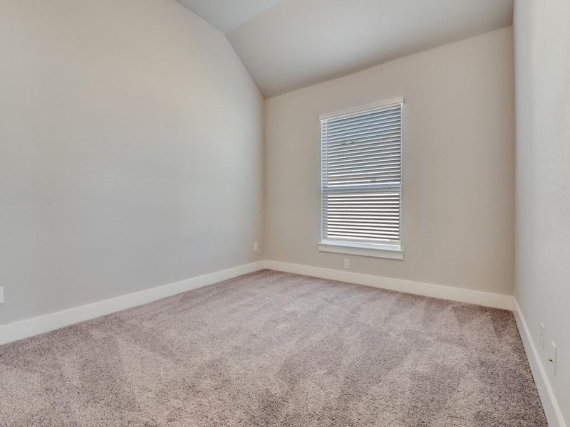 Spacious, unfurnished interior of a new home in Oaks of North Grove, Waxahachie (Image 20).