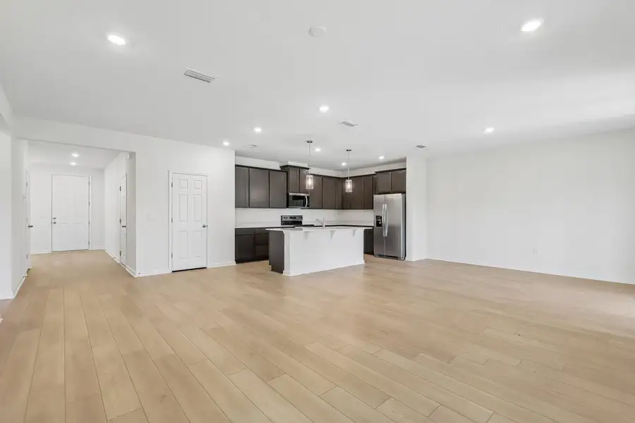 Spacious, unfurnished interior of a new home in Hawkes Meadow, Jacksonville (Image 15).