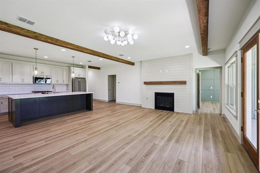 Spacious, unfurnished interior of a new home in , North Richland Hills (Image 27).