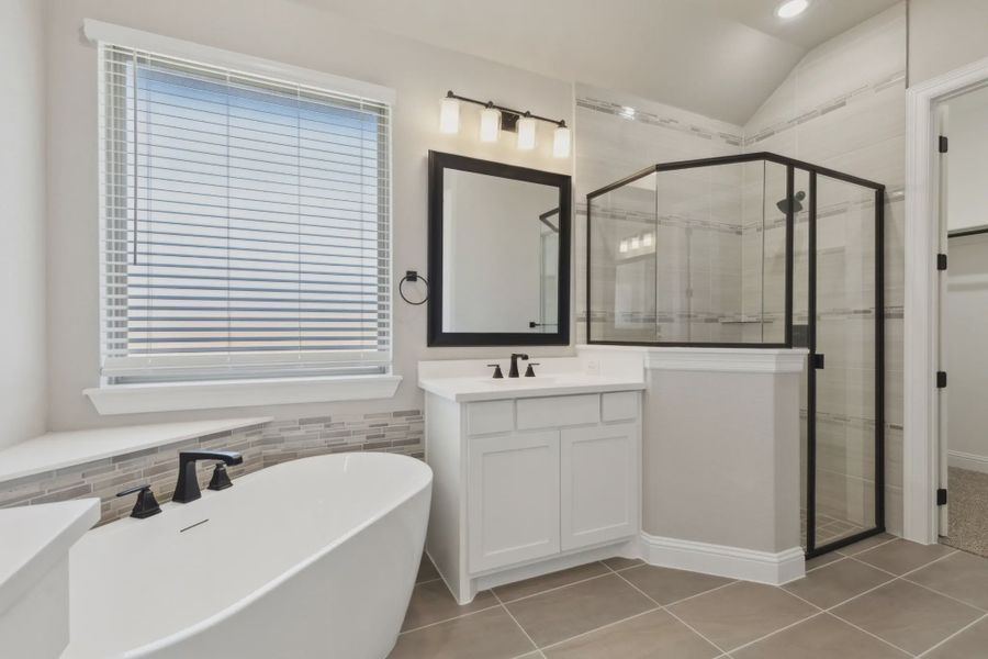 Furnished interior view inside a new home in Oaks of North Grove, Waxahachie (Image 4).