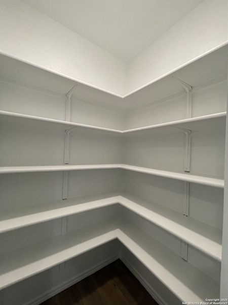 Spacious, unfurnished interior of a new home in Whisper Falls, San Antonio (Image 9).