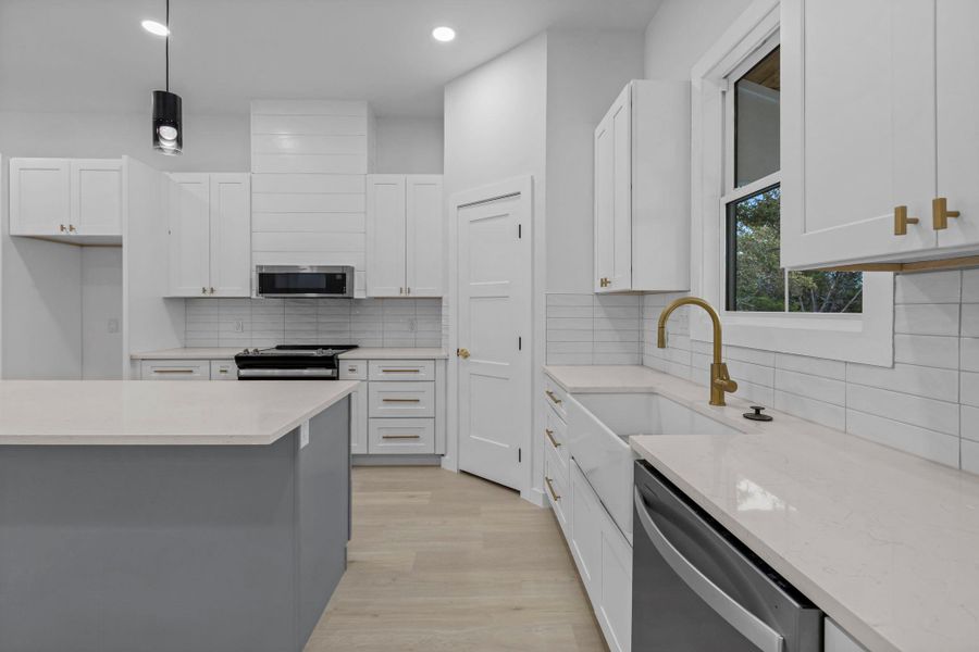 Furnished interior view inside a new home in , Wimberley (Image 6).