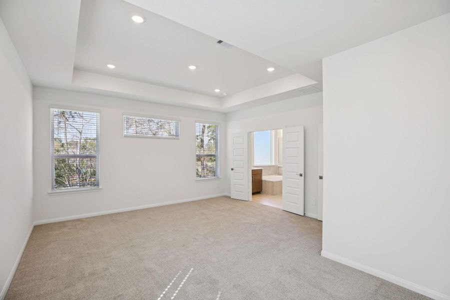 Spacious, unfurnished interior of a new home in Pinewood Trails - Luxe Series, Atascocita (Image 37).