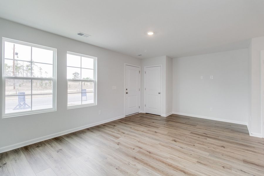 Spacious, unfurnished interior of a new home in Astoria, Columbia (Image 15).