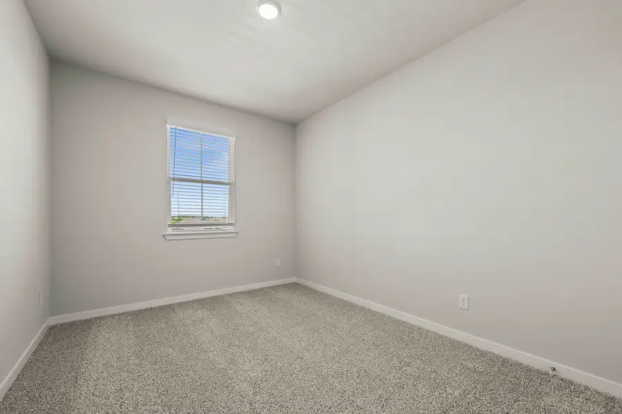 Spacious, unfurnished interior of a new home in Three Creeks, Belton (Image 17).