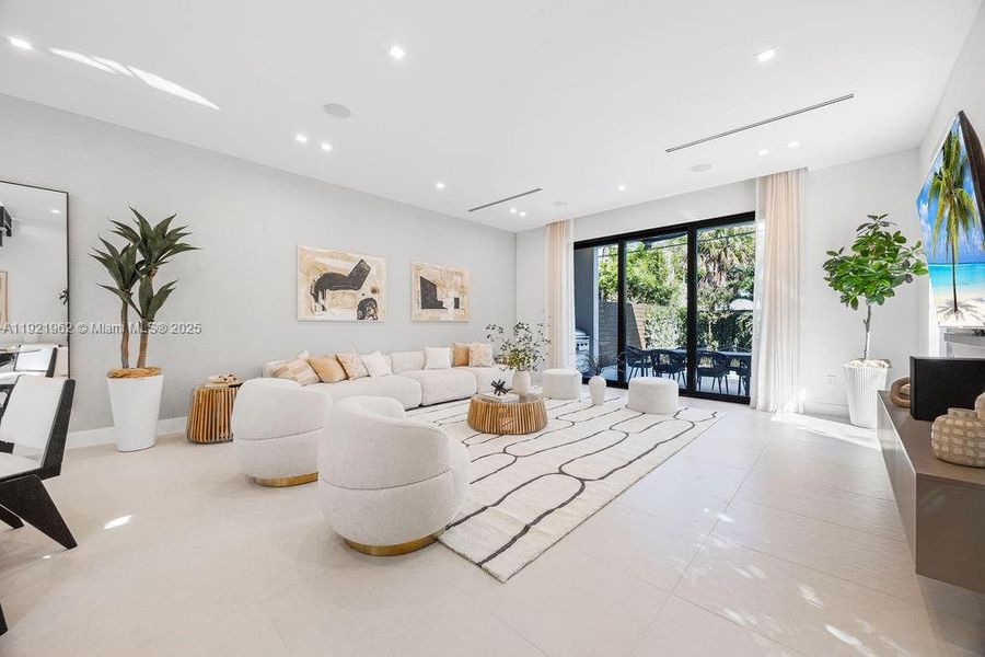 Furnished interior view inside a new home in , Fort Lauderdale (Image 9).