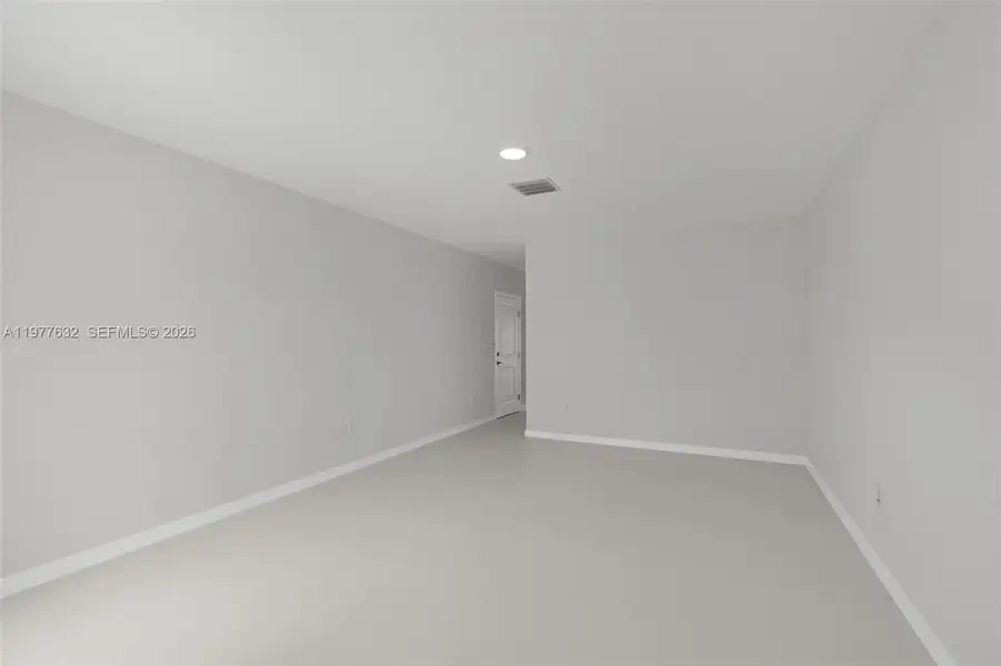 Spacious, unfurnished interior of a new home in , Miami (Image 9).