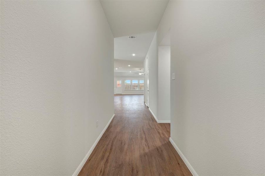 Spacious, unfurnished interior of a new home in Sanderos, Fort Worth (Image 33).
