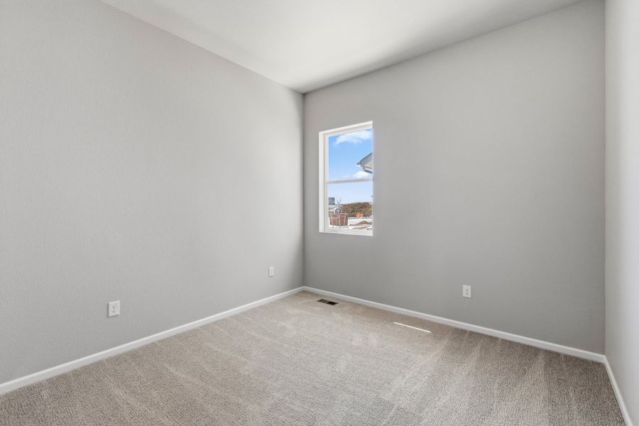 Spacious, unfurnished interior of a new home in The Estates Collection at Murphy Creek, Aurora (Image 18).