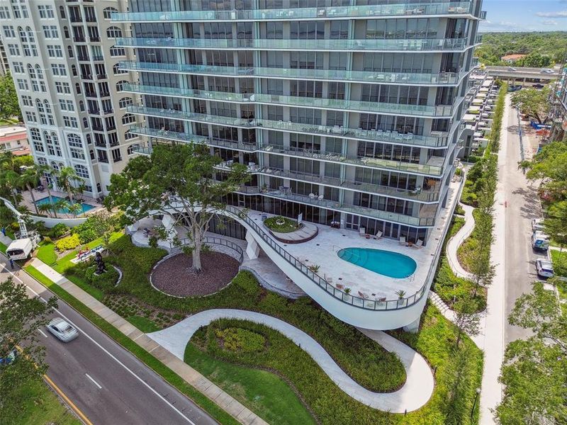 Condo located in Tampa, FL showcasing its design and architecture (Image 5). Condo located in Tampa, FL showcasing its design and architecture (Image 5).