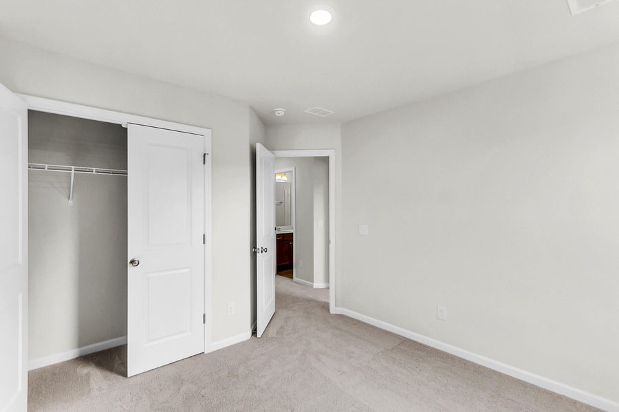 Spacious, unfurnished interior of a new home in Central Creek, Goose Creek (Image 12).