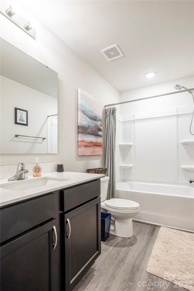 Furnished interior view inside a new home in , Kings Mountain (Image 34).
