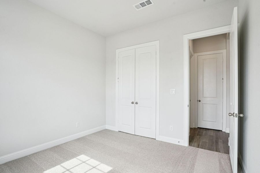 Spacious, unfurnished interior of a new home in Del Bello Lakes 60', Manvel (Image 36).